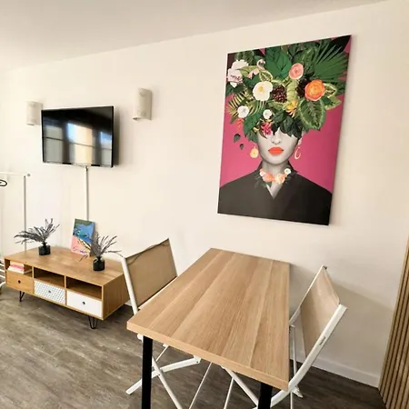 Lejlighed T2 Renove A 150 Metres De La *